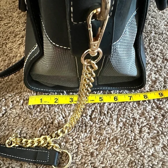 Elegant Black and gold pet carrier - Picture 3 of 11